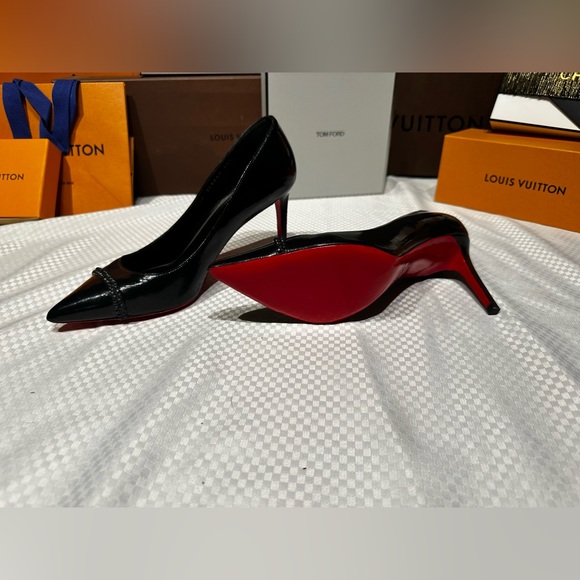 Yves Saint Laurent Black Heels 40.5 fit more like a 9.5 - Picture 12 of 13